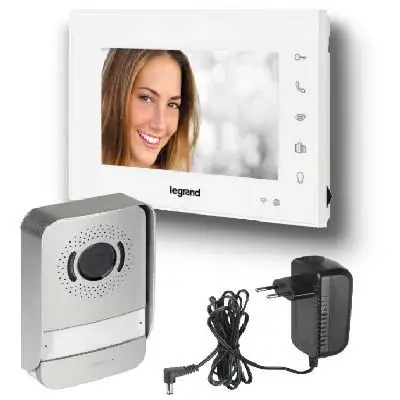 Legrand 2 vezetékes EASYKIT Wi-Fi videó kaputelefon szett egylakásos, bővíthető, színes videó (7‘‘), adapterrel, fehér (Legrand 360910) Kiárusítás