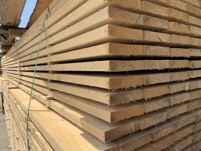 Olcsó Fenyő fűrészáru léc/deszka 1"x15cmx3m