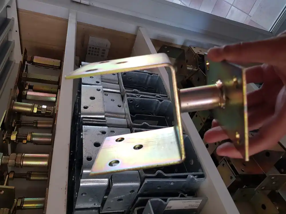 Oszloptartó U-forma 121mm horg. csavarozható Nézd meg most