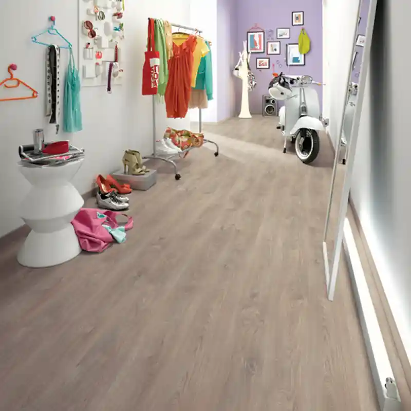 Korlátozott ajánlat EGGER Basic Belfort Oak silver Laminált padló EBL020 2.5m2/csomag